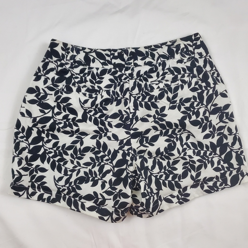Style & Co Black and White Pattered Shorts Size 8P